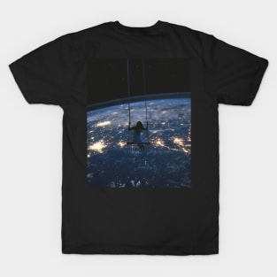 SWINGING T-Shirt